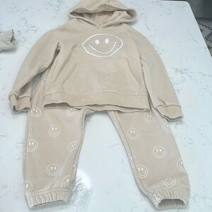 Little Bipsy Krista Horton smile sweatshirt and sweatpants. Size 4T-5T